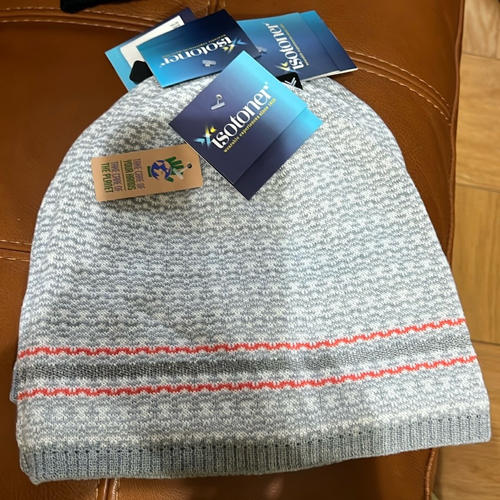 NWT ISOTONER Hat Beenie gray/ white/silver